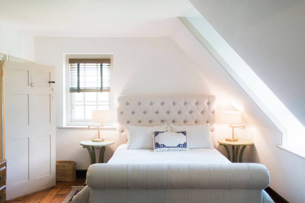 Manor House
Master Bedroom