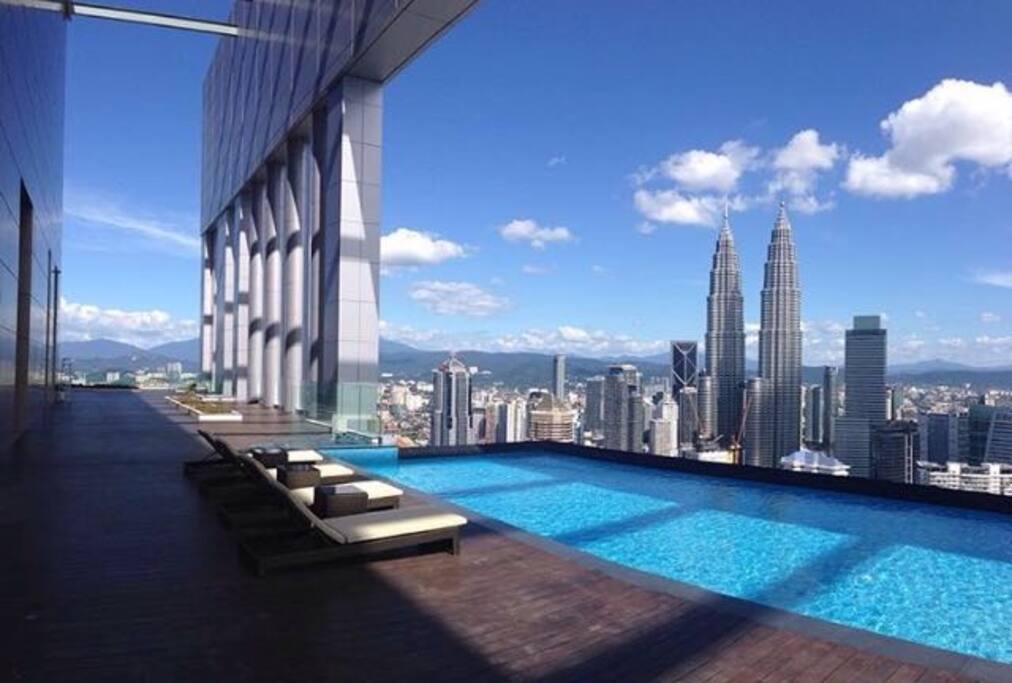 The view from the Skydeck at the top floor of the buiding