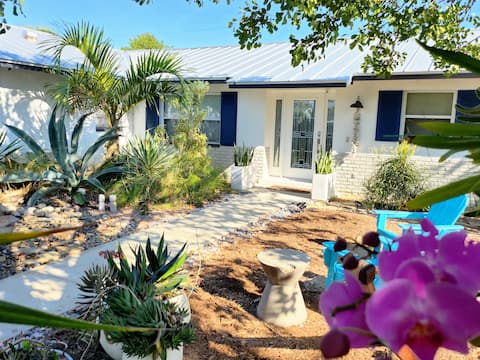 Top Airbnb: Quiet Beachside Island Life the Wild Orchid in Indian Harbour Beach