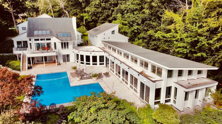 Indoor Pool/Indoor Basketball Waterfront Oasis!