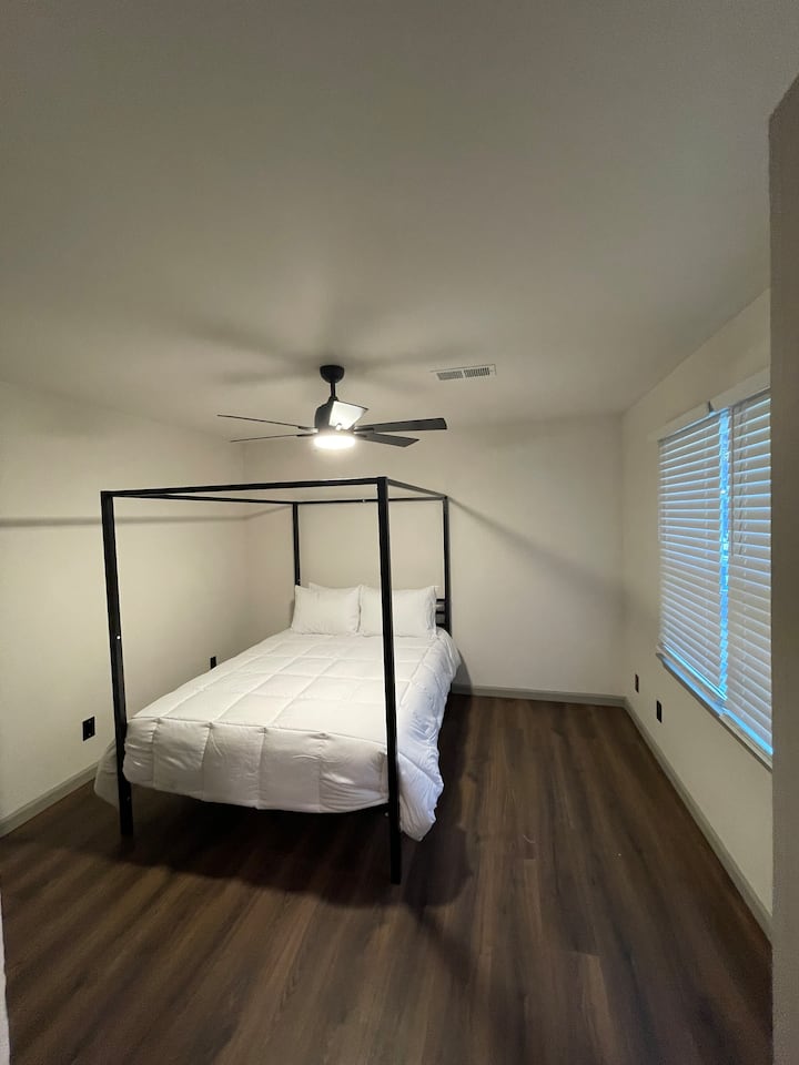 חדר שינה קווין.