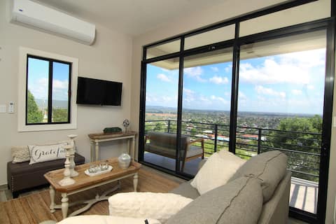 2BR/2B Luxury Villa with Mountain Views