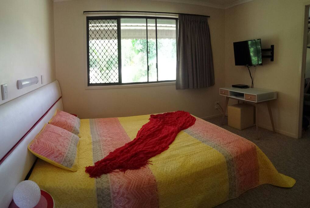 King size bed in master bedroom with TV and Chromcast.