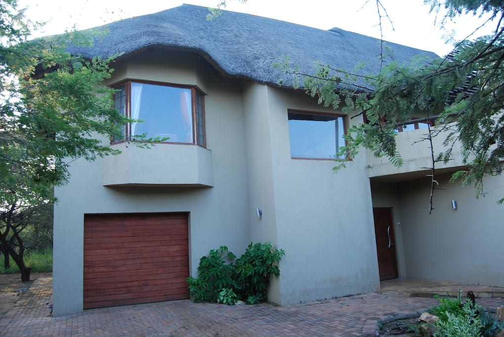 Garage & Entrance