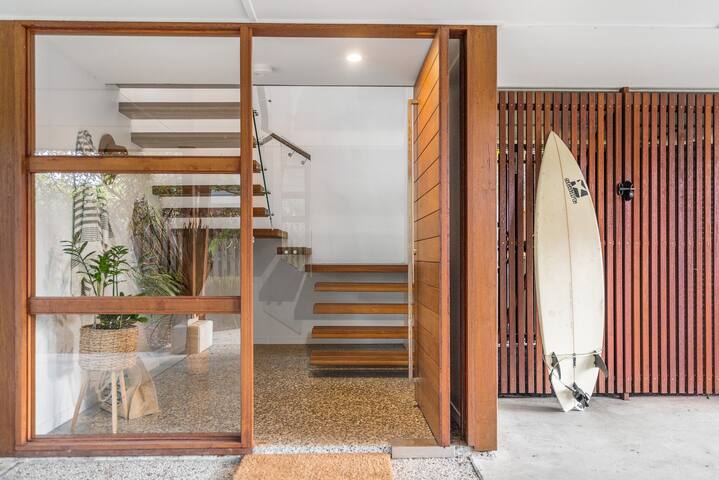 Canopy II – Beach House in the heart of Byron Bay