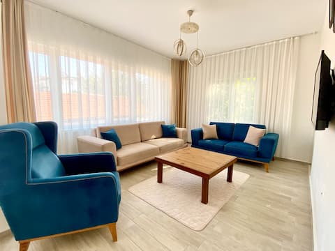 AKA Home - Central 3+2 Garden House With Parking