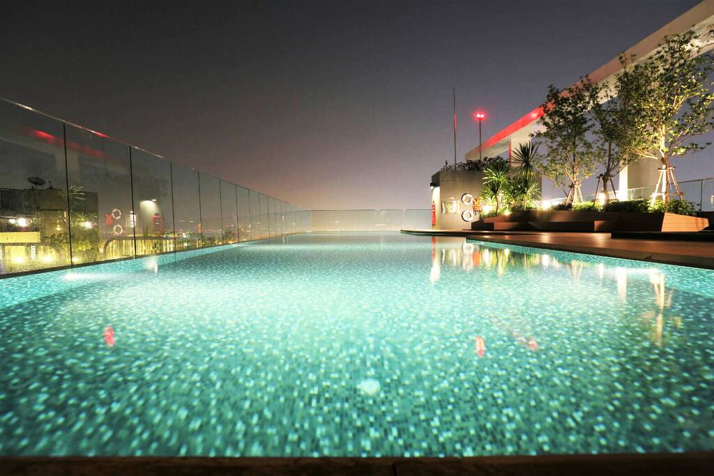 Privacy on roof top with city view