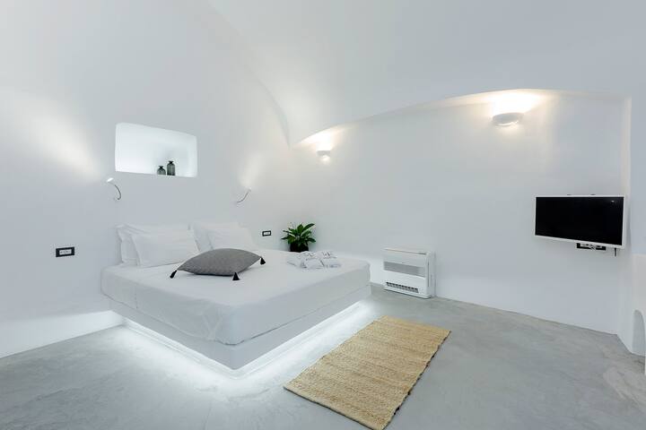 Alluvial Santorini Suites gallery image 5
