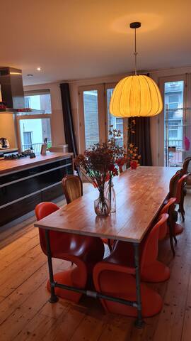 Groot mooi 2 etage loft met dakterras in De Pijp. gallery image 3
