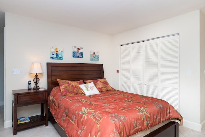 Queensize-Bett im 1. Stock