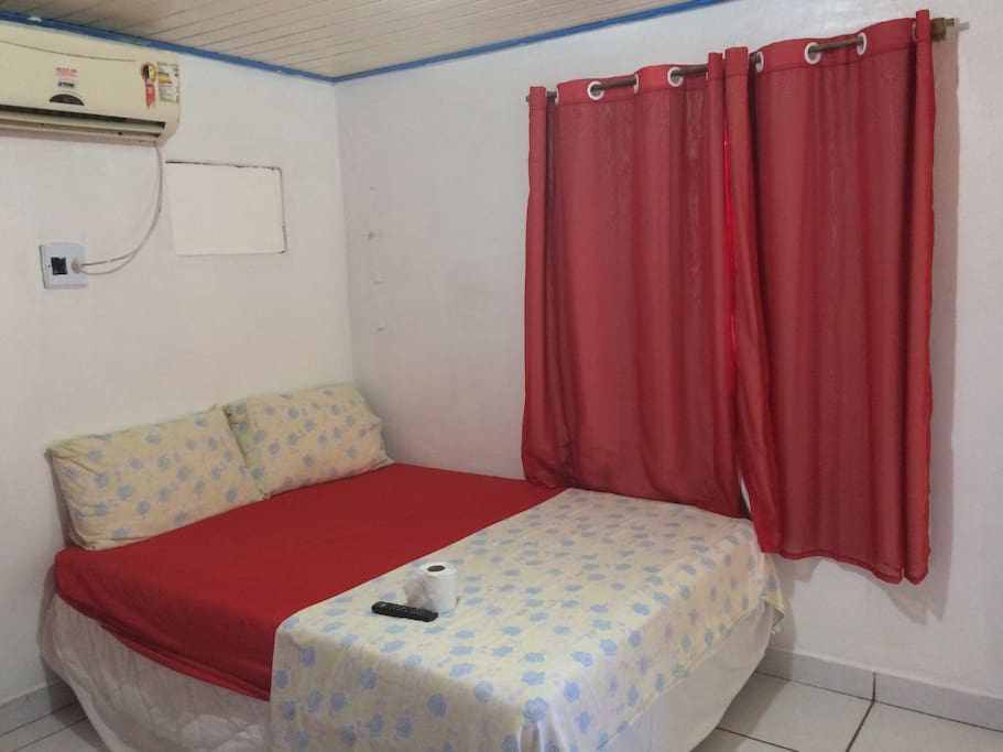Apartamento completo com Ar condicionado.