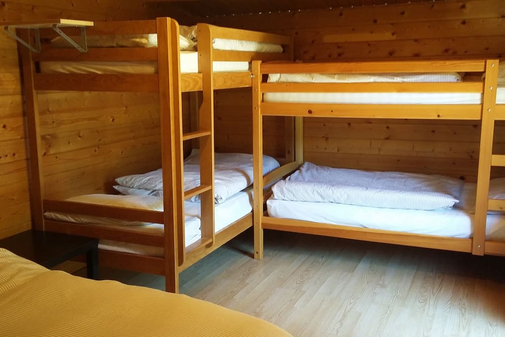 Sidsmums Travellers Retreat 6 bed cabin with double bed