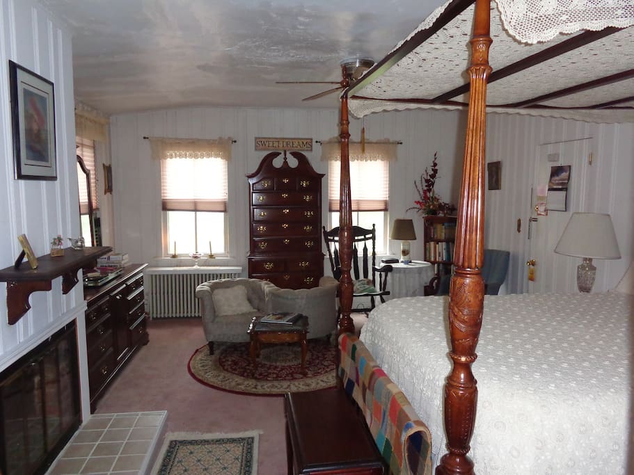 Isaac Hilliard Suite (Bedroom)