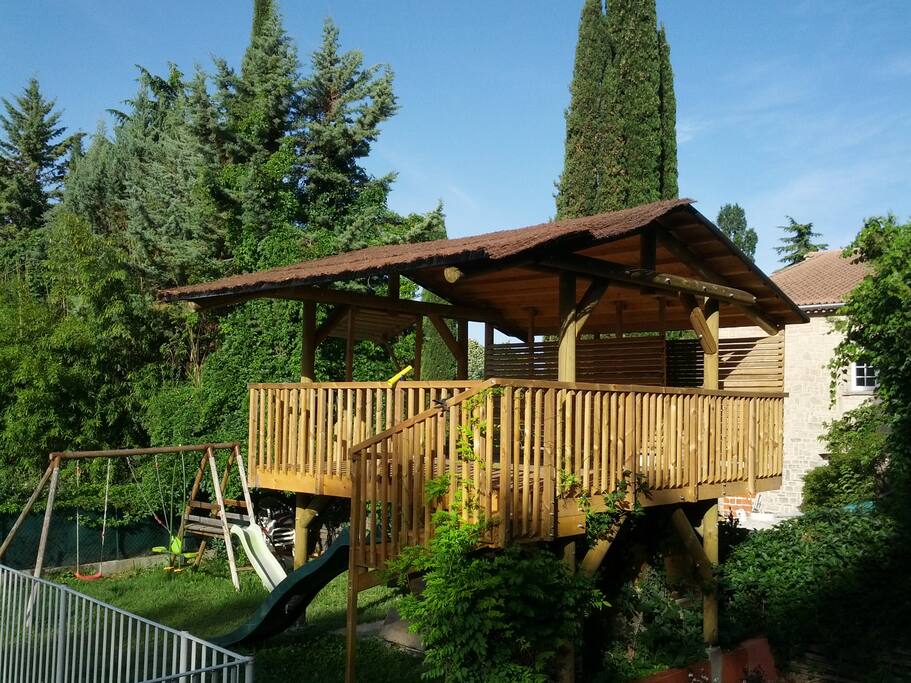 Notre cabane pour les grands et les petits...c'est nous qui l'avons construite