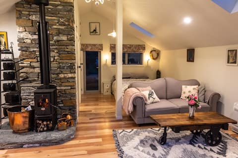 Top performing Airbnb: Goldpanners Arrowtown Retreat in Lake Hayes Basin