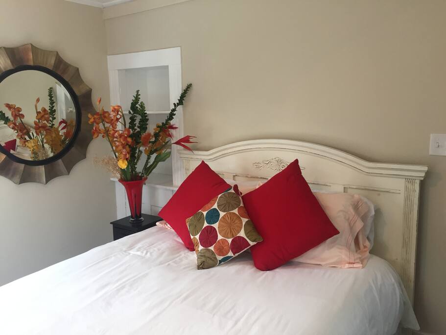 Room with Queen bed