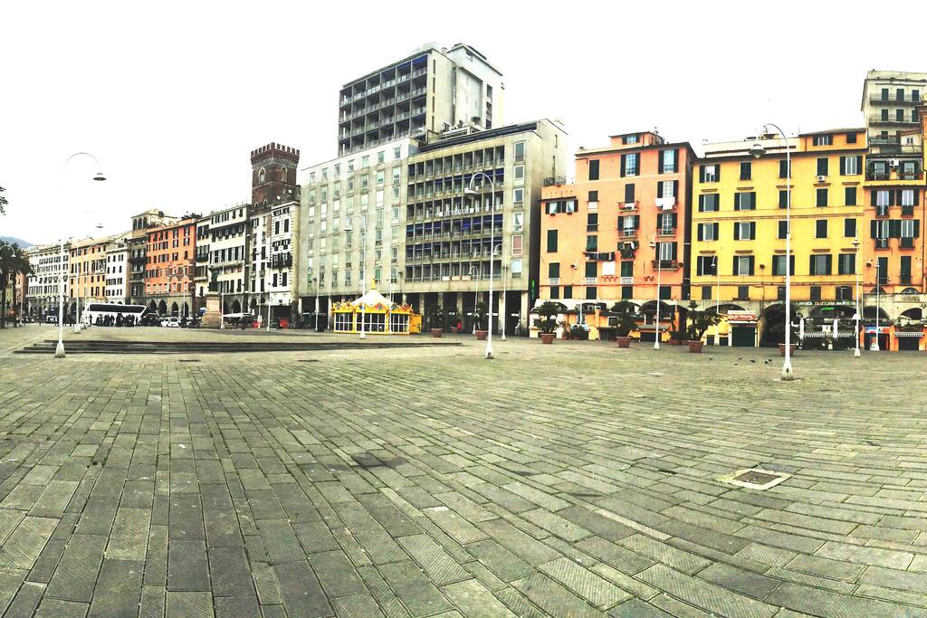 Large pedestrian area in front of the apartment