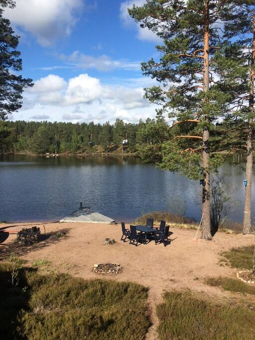Trädgårdsmöbler på stranden