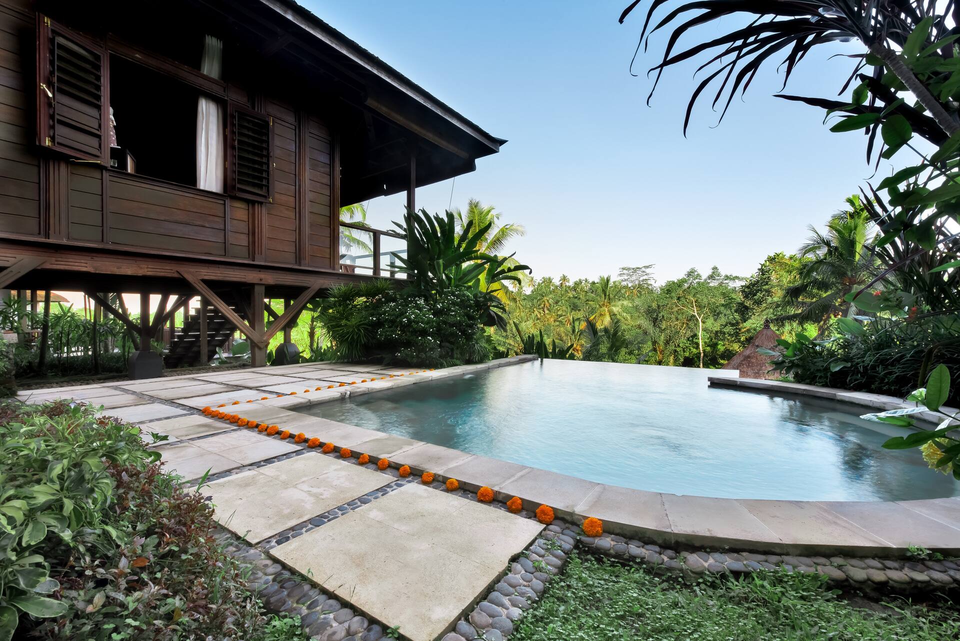 7-Bedroom Villa with Infinity Pool & Jungle Views — Foto 3