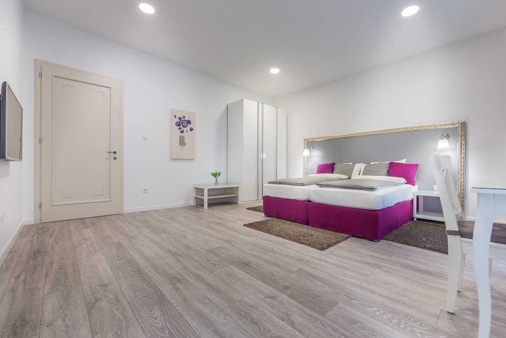 Twin bed bedroom #2