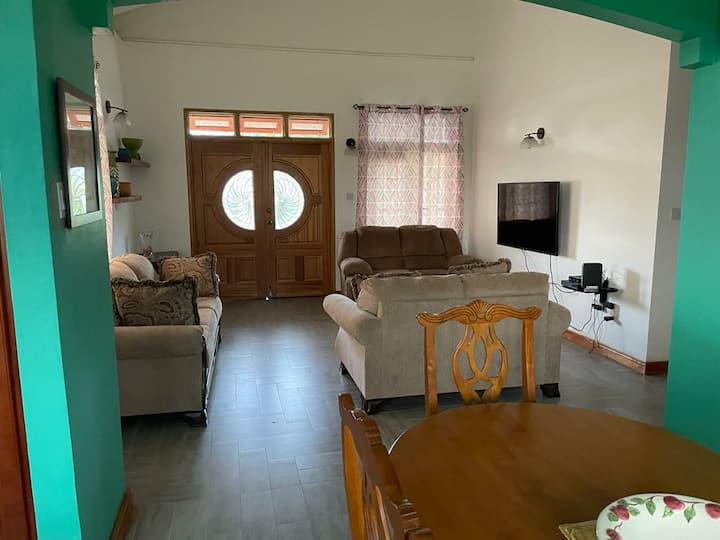 Travellers Villa (Upper Floor) Awaits You! - Dominica