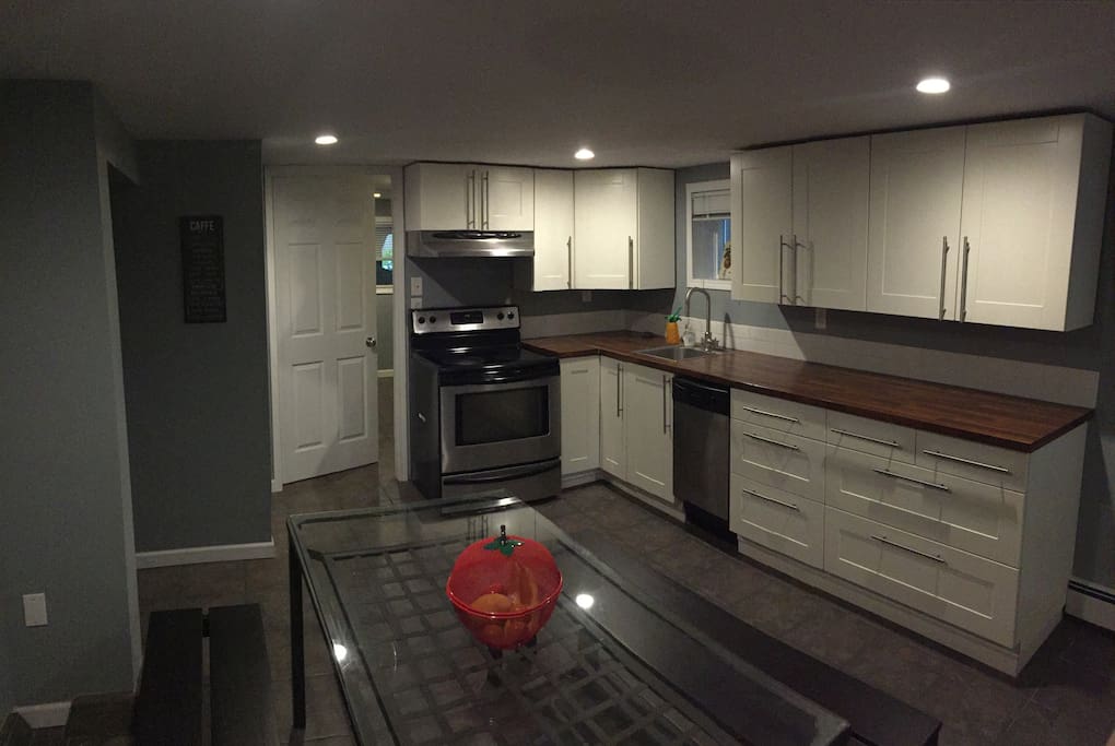 Modern 2BR Suite - Near UBC and minutes from the beach
