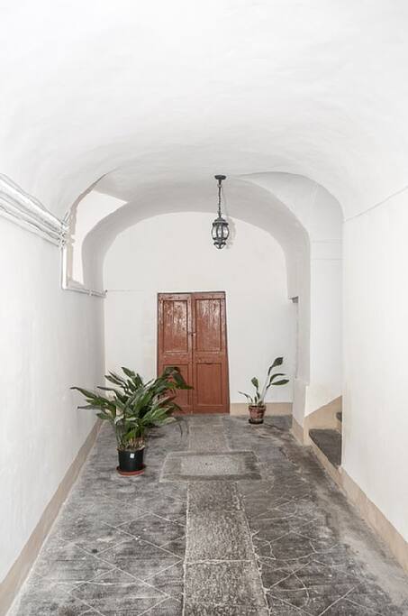 Portone del palazzo/Main entrance