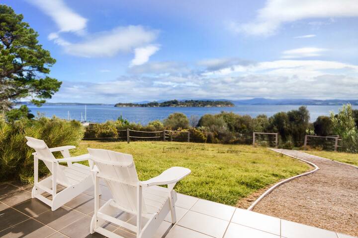 Manfield Seaside-Waterfront Luxury on Bruny Island gallery image 3