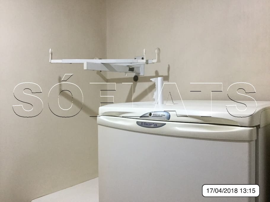 equipado com frigobar