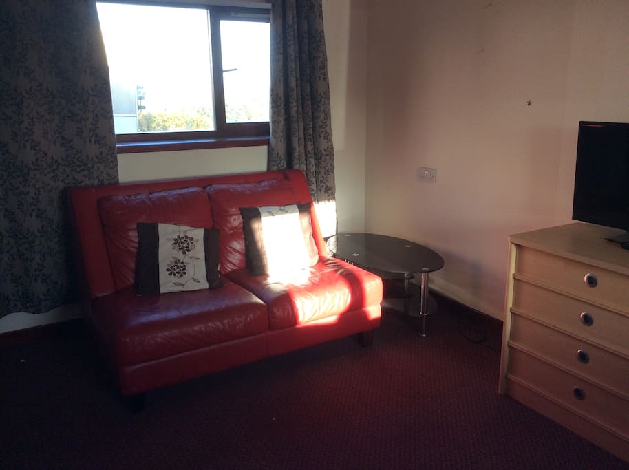 Bedroom/lounge