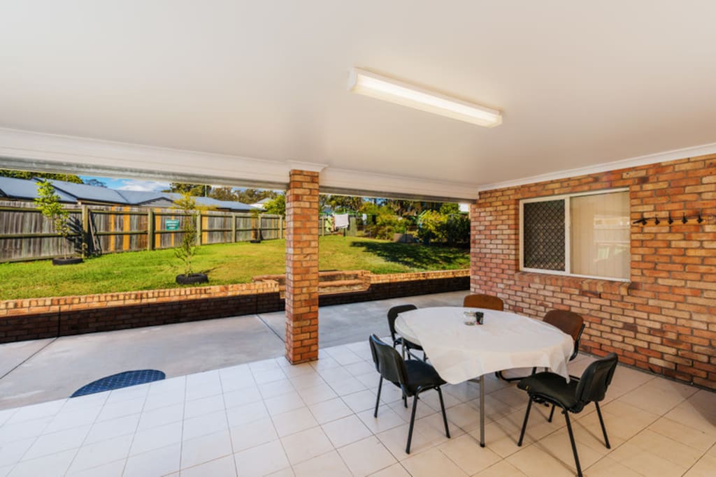 Alfresco dinning with the indoor/outdoor door feeling.