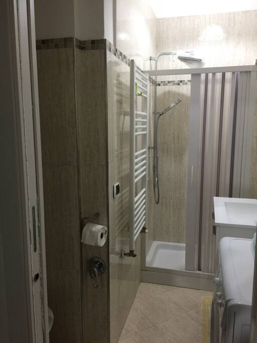 Bagno con doccia