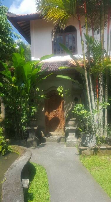Villa Cantik front entry.