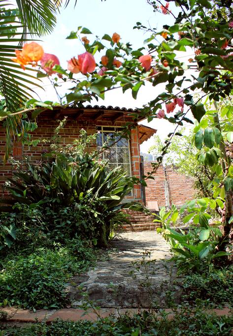 Entrada al bungalow