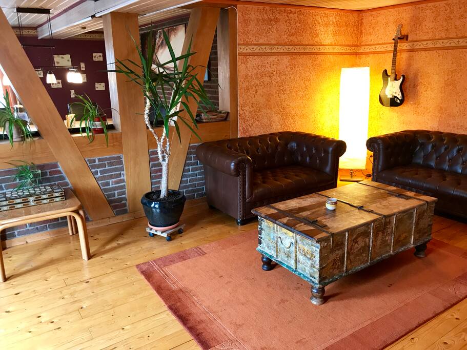 Blick vom Schlafzimmer durch das Wohnzimmer aufs Esszimmer