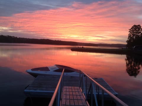 Loon Point- Walk  out suite  180  degs water views