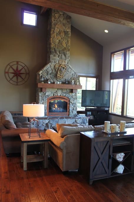 Living Room w/fireplace