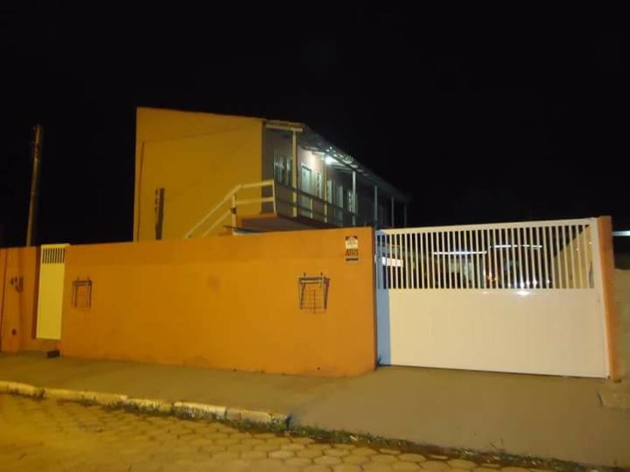 casa toda fachada!