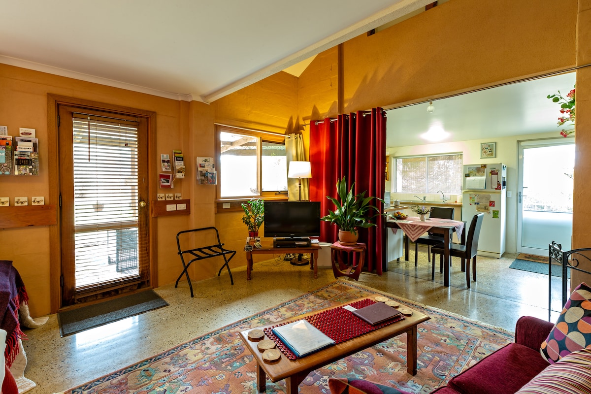 Top performing Airbnb: Stanley Goose Cottage-LGBTQI & Eco-friendly +SAUNA in Shire Of Indigo