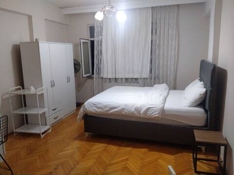 clean bed, hot water, and kitchen