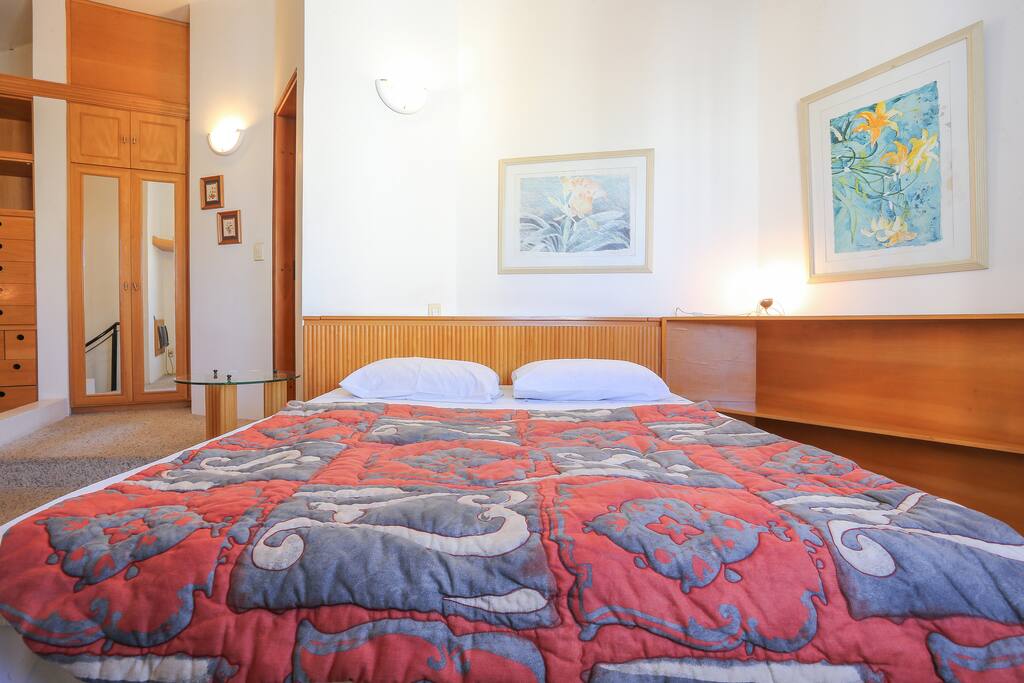 Quarto com cama Queen