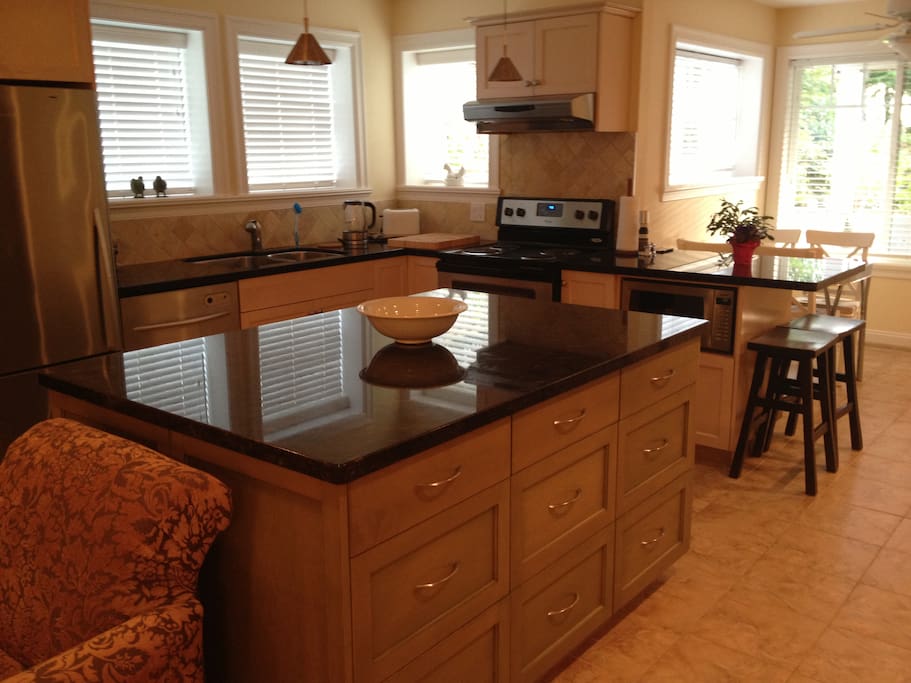 Full & spacious kitchen