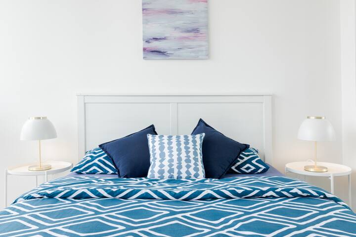 Skyline Views from a Designer Home in Central Melbourne gallery image 5