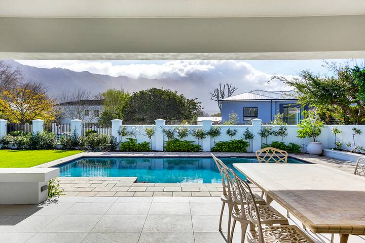 Upper Constantia Beauty with Gorgeous Views gallery image 5