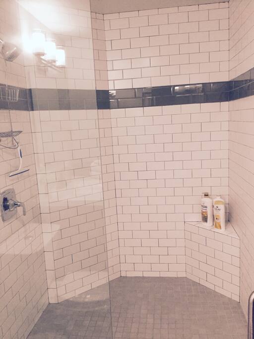 Shampoo, Conditioner and Body Wash are provided