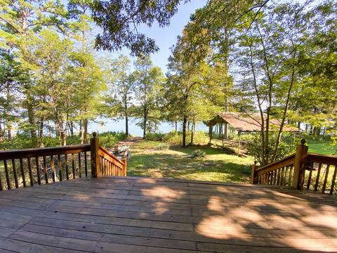 Flo’s Lakefront Escape...right on the water