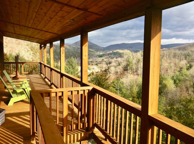 Deluxe Mountain Cabin with Yoga Studio and Views