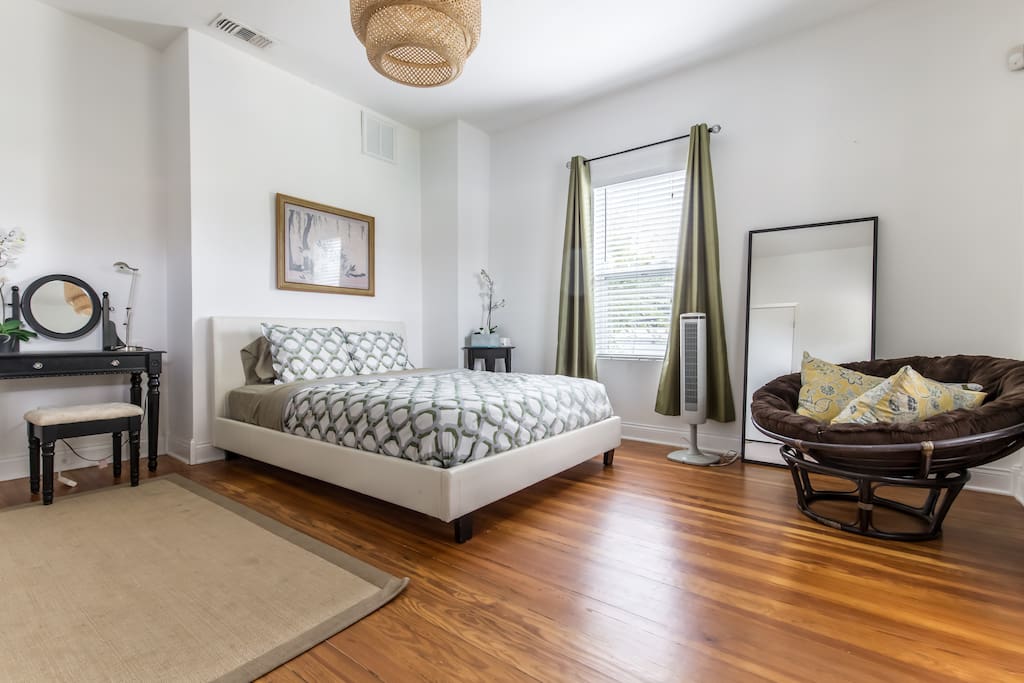 Whether you're in town for business or pleasure, my apartment is sure to make you feel relaxed!
