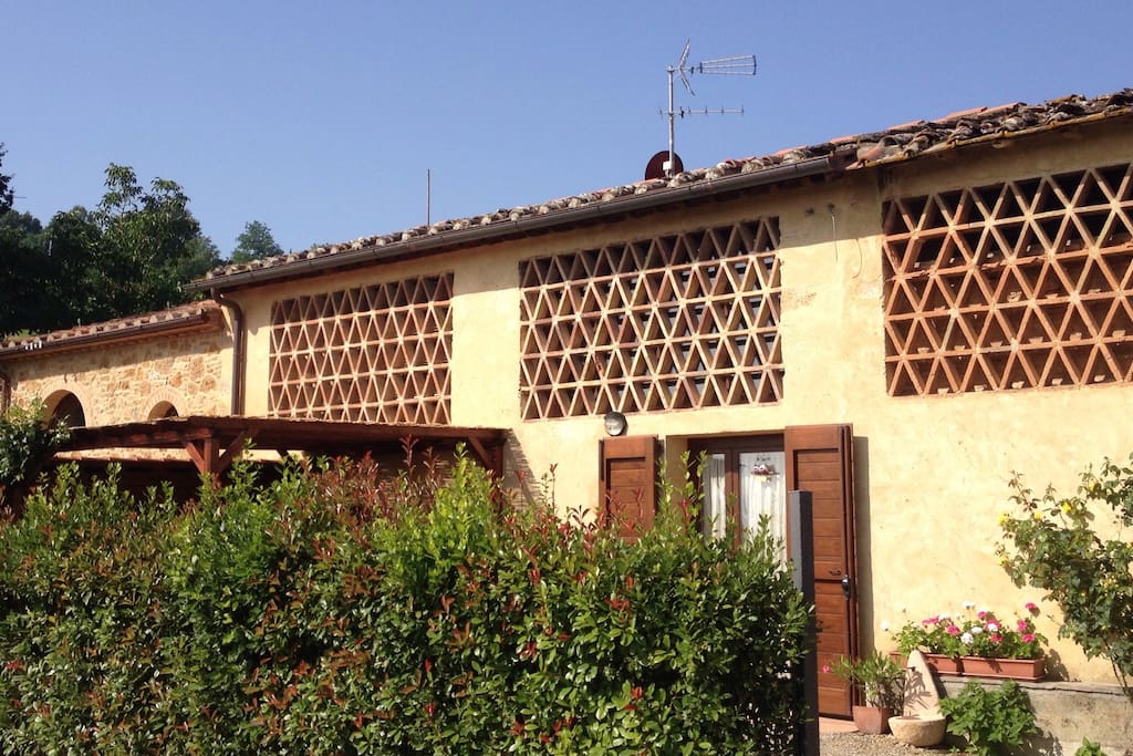 L'esterno con pergola di CasaJona