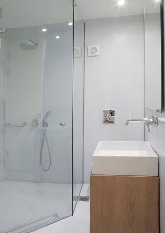 Three Bedroom Apartment | Sea View | Maisonnette gallery image 4